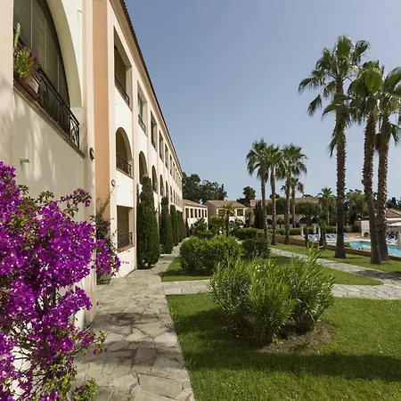 Spacious With Balcony On The Eastern Coast Of Corsica Appartamento